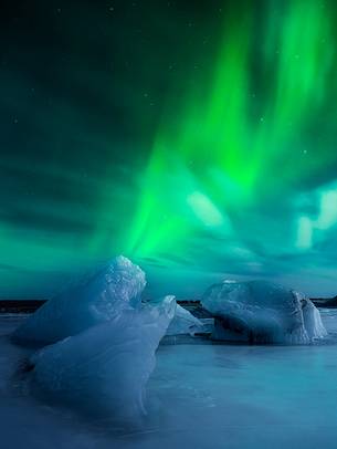 Aurora borealis over ice laggon