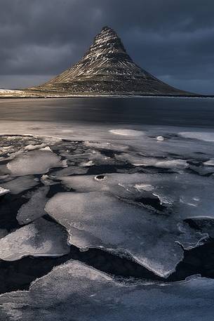 Kirkjufell mountain