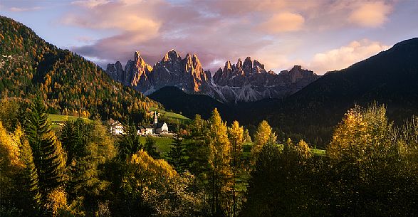 Fourteenth century church with Odle mountain range, Geisler Gruppe, Funes valley, dolomites, Italy