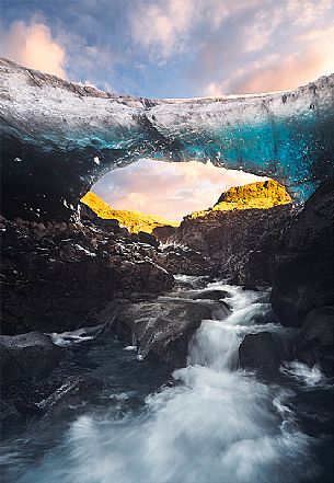 Sunset over the ice bridge, Vatnajkull glacier, Jokulsarlon lagoon, Iceland