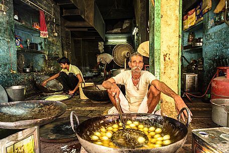 Cooking on the road, Jodhpur, Rajasthan, India