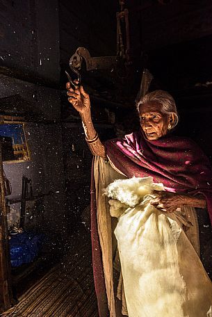 weigh some cotton bow in jodhpur, Rajasthan, India