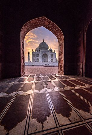 Taj mahal at sunrise in agra, Uttar Pradesh, India