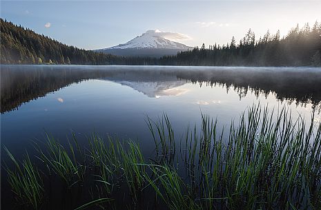 Trillium Lake with view towards Mount Hood, Mount Hood National Forest, Oregon, USA Trillium Lake with view towards Mount Hood, Mount Hood National Forest, Oregon, USA