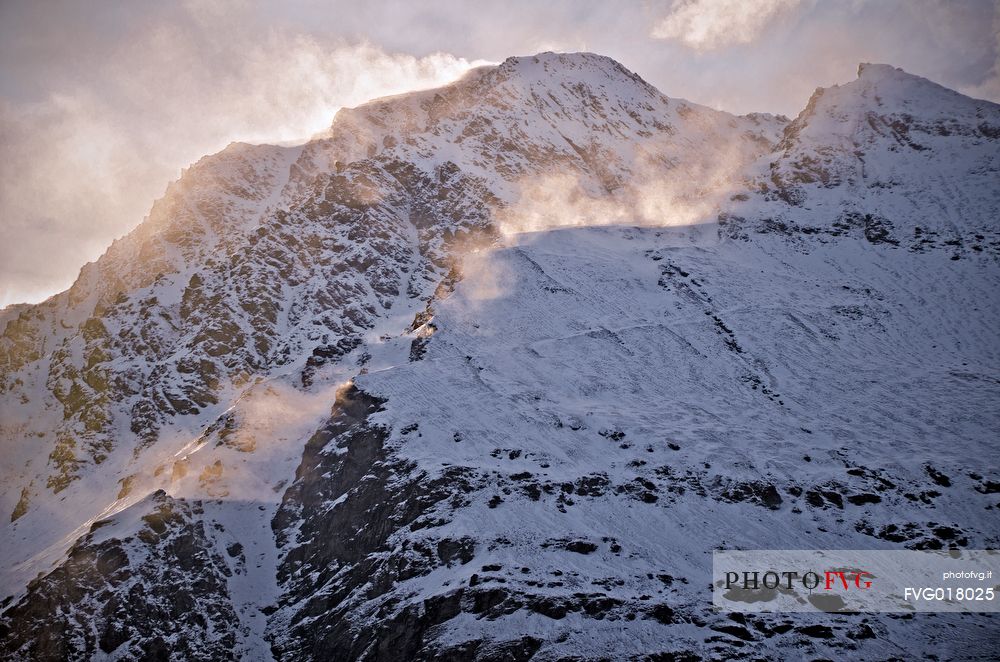 Detail of the little Mont Cenis with the wind blowing on the ridges