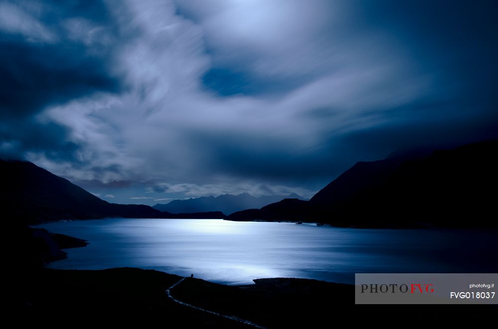 The moonlight on the lake of the Mont Cenis dam