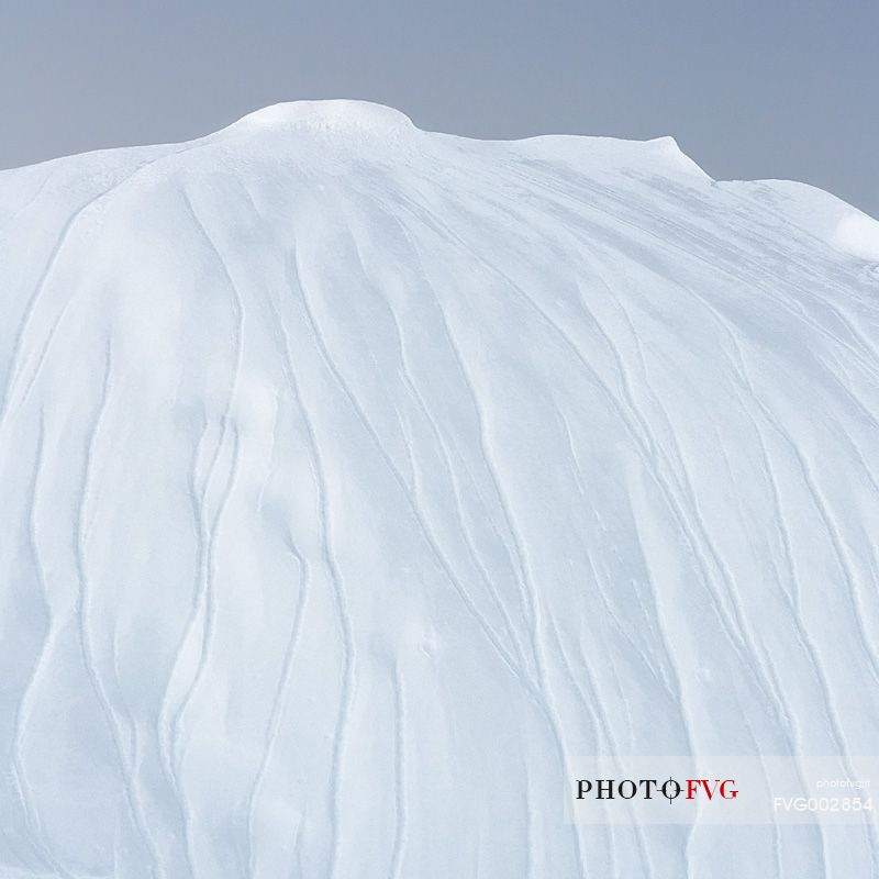 Details on old ice of iceberg in Kangerlua Fjord