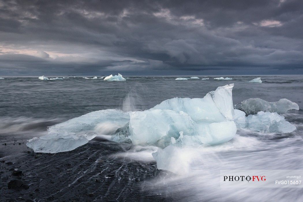 Ice creations in the Jkulsrln beach