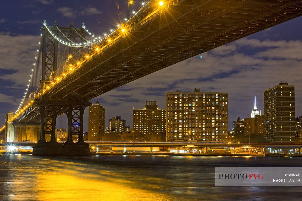 Manhattan skyline with Manhattan Bridge at night
