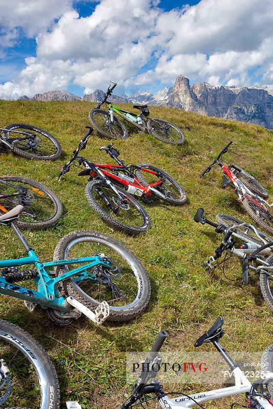 Mountain Bikes near Pralongi hut, Badia valley, South Tyrol, Dolomites, Italy