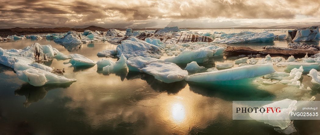 Sunrise in the Jokulsarlon lagoon lake, Vatnajokull National Park,Iceland