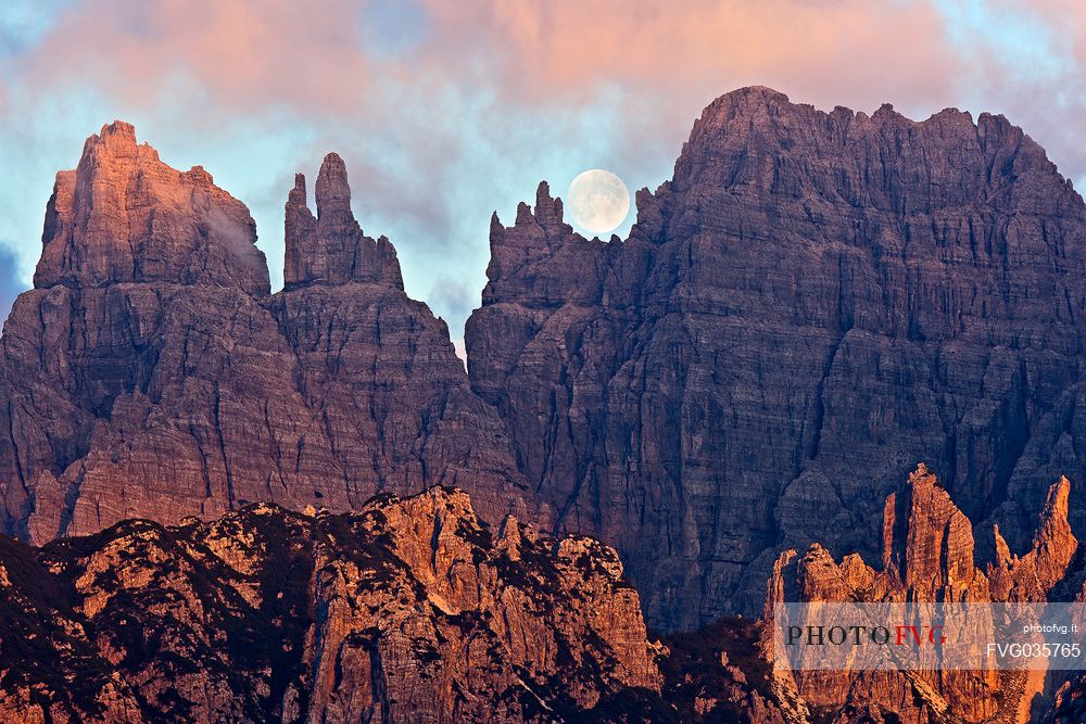 Moon rise in the Spaldi di Toro and Monfalconi mountain range, Dolomiti Friulane Natural Park, Costa Vedorcia, Cadore, dolomites, Veneto, Italy, Europe