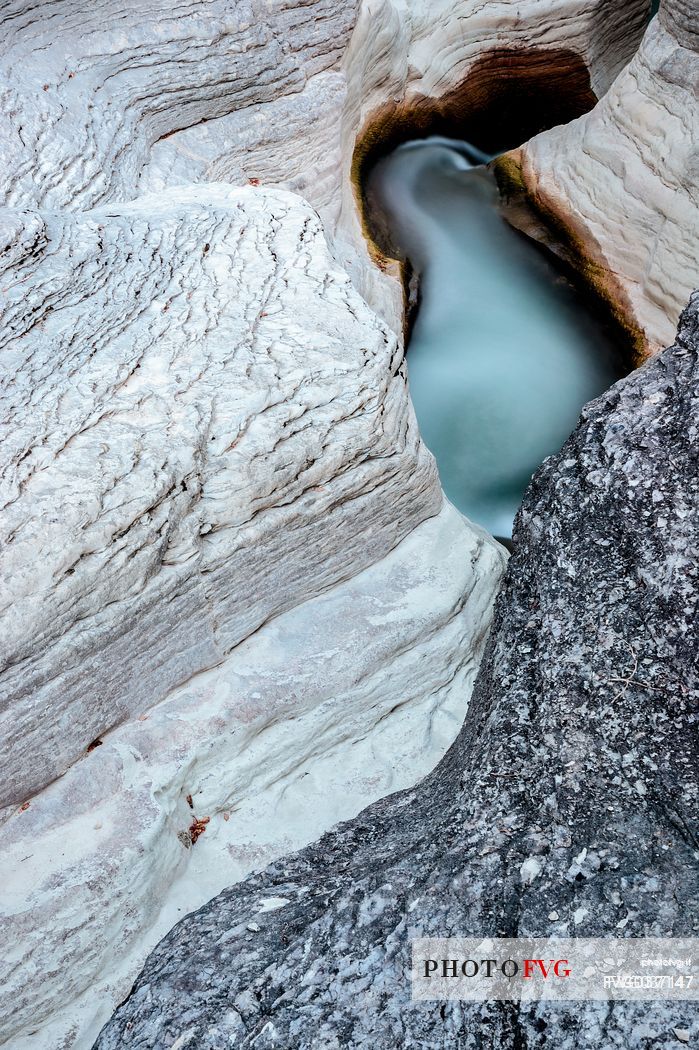 Marmitte dei Giganti or Santa Lucia rapids in the Orta gorge, Majella national park, Abruzzo, Italy, Europe