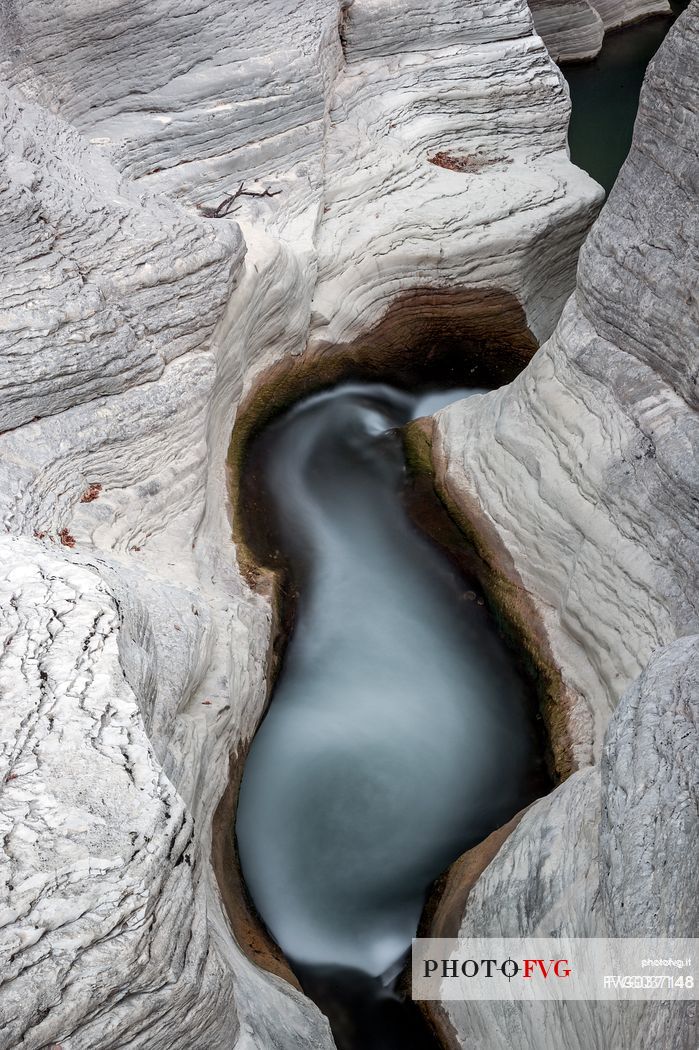 Marmitte dei Giganti or Santa Lucia rapids in the Orta gorge, Majella national park, Abruzzo, Italy, Europe