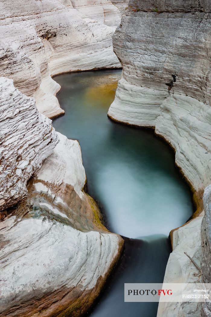 Marmitte dei Giganti or Santa Lucia rapids in the Orta gorge, Majella national park, Abruzzo, Italy, Europe