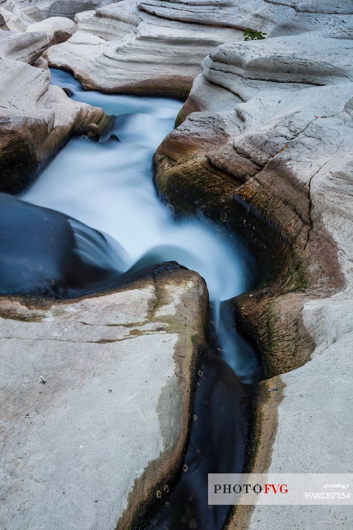 Marmitte dei Giganti or Santa Lucia rapids in the Orta gorge, Majella national park, Abruzzo, Italy, Europe