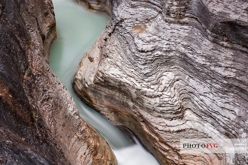 Marmitte dei Giganti or Santa Lucia rapids in the Orta gorge, Majella national park, Abruzzo, Italy, Europe