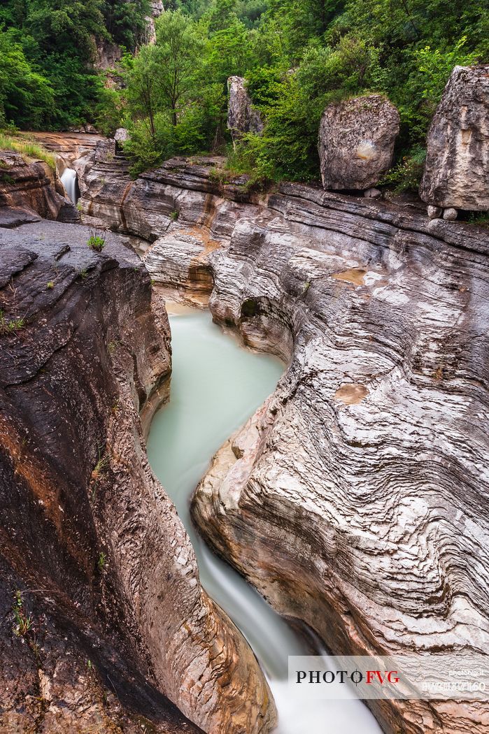 Marmitte dei Giganti or Santa Lucia rapids in the Orta gorge, Majella national park, Abruzzo, Italy, Europe