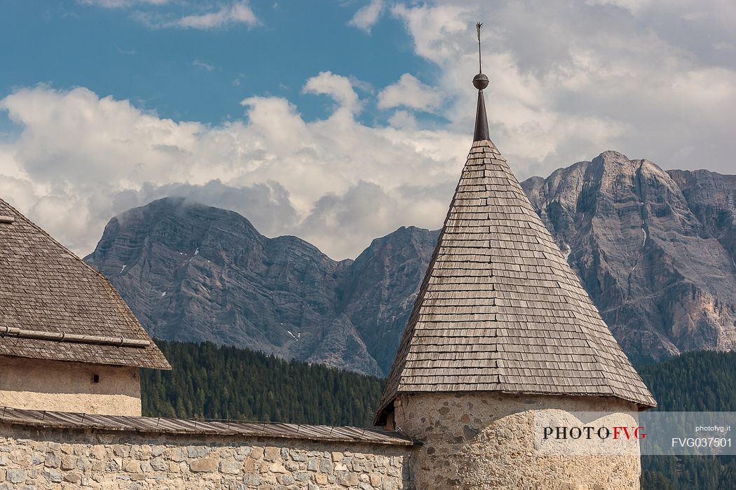 Museum Ladin Ciastel de Tor, in the background the Fanes dolomites, San Martino in Badia, Trentino Alto Adige, Italy, Europe