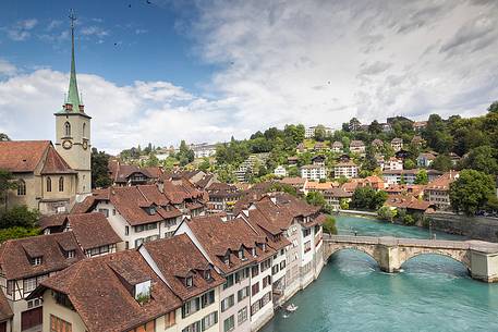 View across river Aare with Untertor bridge, Nydegg church and old town, Bern, Switzerland, Europe