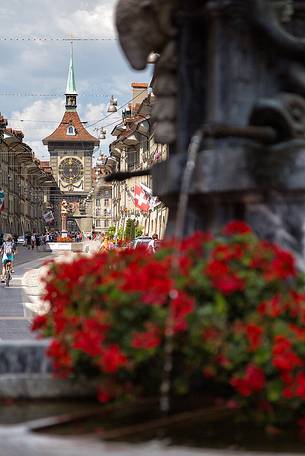 Fountain and Clock tower or Zytglogge clock in Kramgasse street in the old city of Bern, Unesco World Heritage, Switzerland, Europe