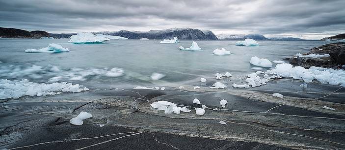 Reefs, sea with icebergs of Ataa a small village of
fishermen and seal hunters which was abandoned in the 50s Reefs, sea with icebergs of Ataa a small village of
fishermen and seal hunters which was abandoned in the 50s