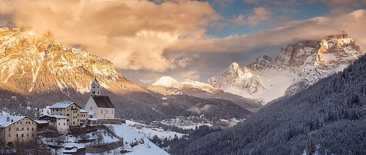 Colle di Santa Lucia after an intense snowfall