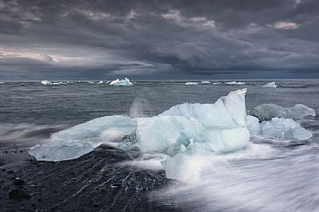 Ice creations in the Jkulsrln beach