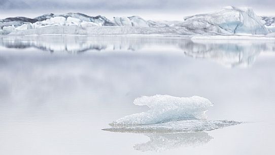 Heinabergsarlon, ice reflection
