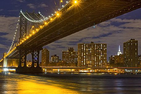 Manhattan skyline with Manhattan Bridge at night