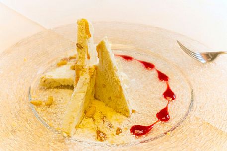Crunchy vanilla with raspberry jam, restaurant alla Pace of Sauris Crunchy vanilla with raspberry jam, restaurant alla Pace of Sauris