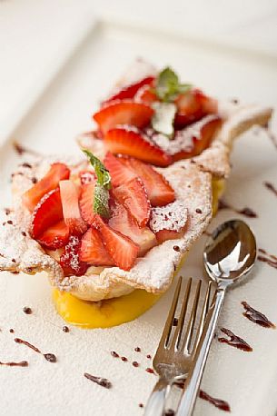 Short pastry basket with strawberries and custard at restaurant Skay of Comelico Superiore, Cadore, Italy Short pastry basket with strawberries and custard at restaurant Skay of Comelico Superiore, Cadore, Italy