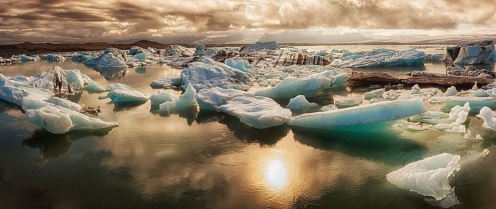 Sunrise in the Jokulsarlon lagoon lake, Vatnajokull National Park,Iceland