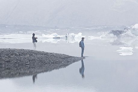 Tourists at Heinabergsarlon lagoon, Vatnajokull National Park, Iceland