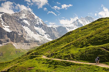 Mother and child in the path from Mannlichen to Kleine Scheidegg, in the background the Jungfrau mountain group, Grindelwald, Berner Oberland, Switzerland, Europe
 