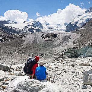 Hikers in Val Morteratsch valley, in the backgrond the glacier and the Bernina mountain range, Pontresina, Engadine, Canton of Grisons, Switzerland, Europe