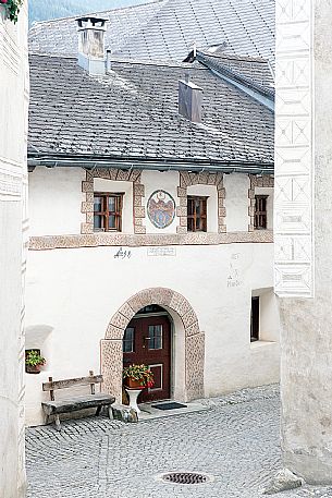 Old house in the Ardez village, a little village with painted 17th Century houses, Low Engadin, Canton of Grisons, Switzerland, Europe Old house in the Ardez village, a little village with painted 17th Century houses, Low Engadin, Canton of Grisons, Switzerland, Europe