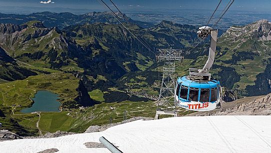 Cable Car Gondola Rotair on the Way going up Titlis Mountain, in the background the Trubsee lake, Engelberg, Canton of Obwalden, Switzerland, Europe 