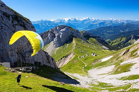 Paragliders on the Pilatus mountain, Border Area between the Cantons of Lucerne, Nidwalden and Obwalden,  Switzerland, Europe