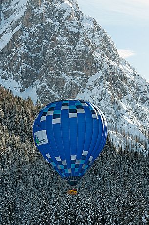 Hot air balloon flying over the Sexten dolomites during the balloon festival of Dobbiaco, Pusteria valley, dolomites, Trentino Alto Adige, Italy, Europe