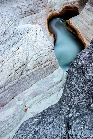 Marmitte dei Giganti or Santa Lucia rapids in the Orta gorge, Majella national park, Abruzzo, Italy, Europe