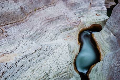 Marmitte dei Giganti or Santa Lucia rapids in the Orta gorge, Majella national park, Abruzzo, Italy, Europe