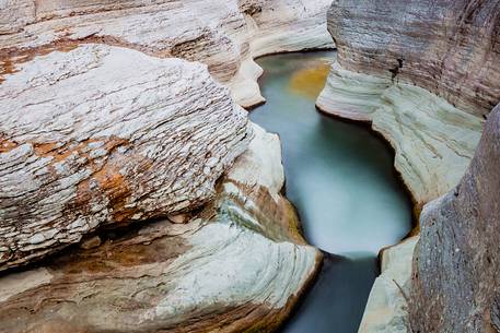 Marmitte dei Giganti or Santa Lucia rapids in the Orta gorge, Majella national park, Abruzzo, Italy, Europe