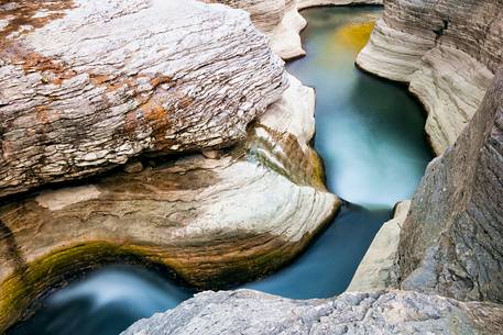 Marmitte dei Giganti or Santa Lucia rapids in the Orta gorge, Majella national park, Abruzzo, Italy, Europe