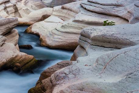 Marmitte dei Giganti or Santa Lucia rapids in the Orta gorge, Majella national park, Abruzzo, Italy, Europe