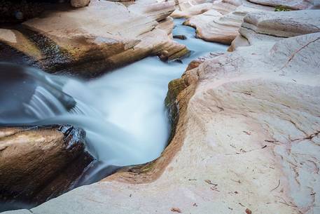 Marmitte dei Giganti or Santa Lucia rapids in the Orta gorge, Majella national park, Abruzzo, Italy, Europe