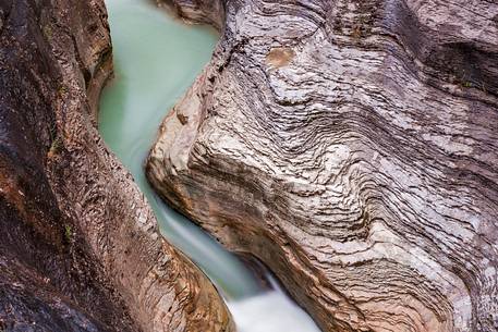 Marmitte dei Giganti or Santa Lucia rapids in the Orta gorge, Majella national park, Abruzzo, Italy, Europe