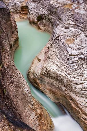 Marmitte dei Giganti or Santa Lucia rapids in the Orta gorge, Majella national park, Abruzzo, Italy, Europe