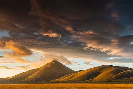 Bolza mout at sunrise, Campo Imperatore, Gran Sasso national park, Abruzzo, Italy, Europe Bolza mout at sunrise, Campo Imperatore, Gran Sasso national park, Abruzzo, Italy, Europe