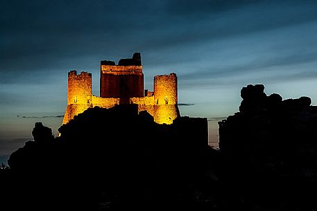 Rocca Calascio castle at twilight, Gran Sasso national park, Abruzzo, Italy, Europe Rocca Calascio castle at twilight, Gran Sasso national park, Abruzzo, Italy, Europe